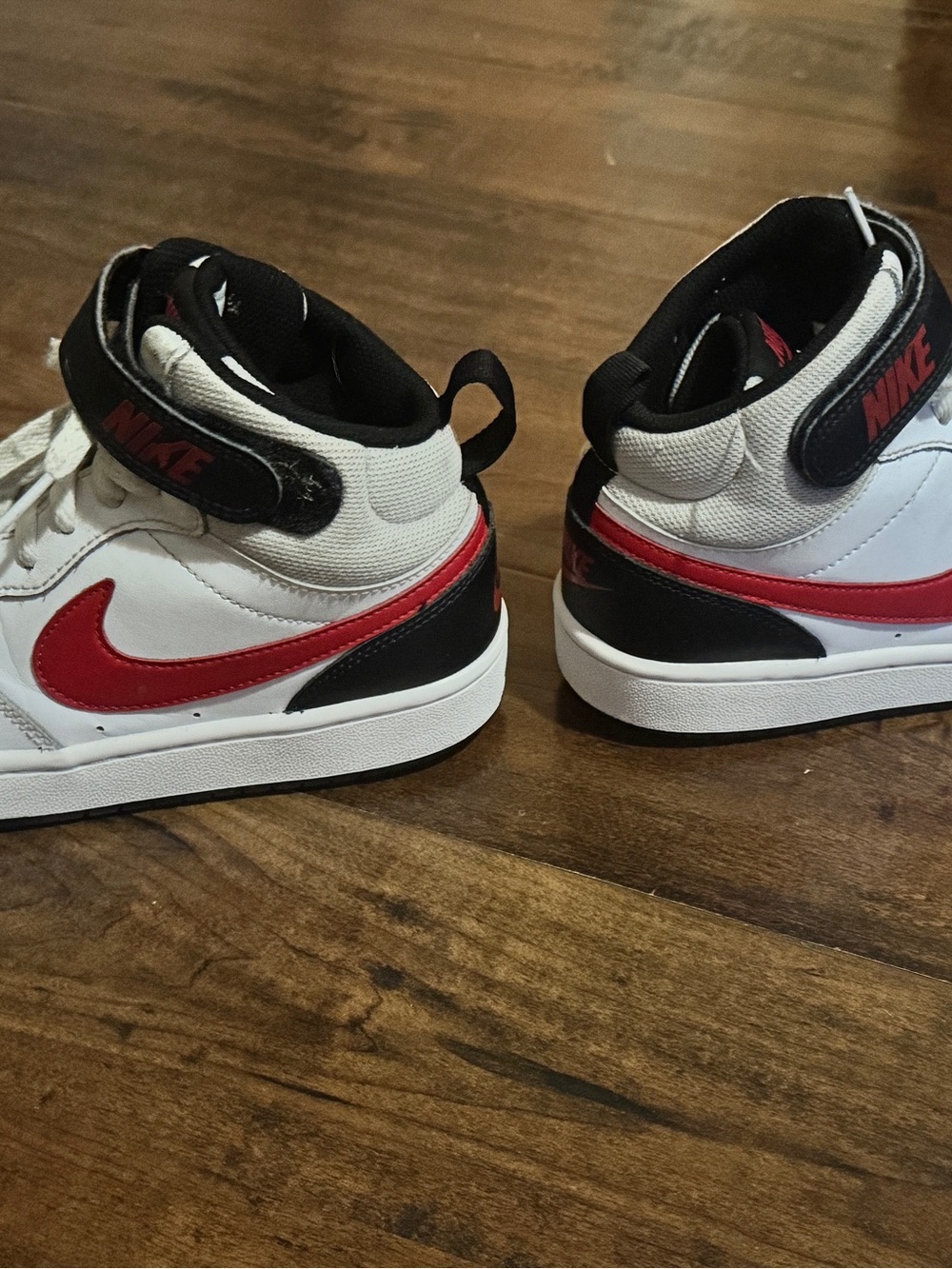 Nike Kids Youth court borough High-Top Sneakers in White, Red & Black